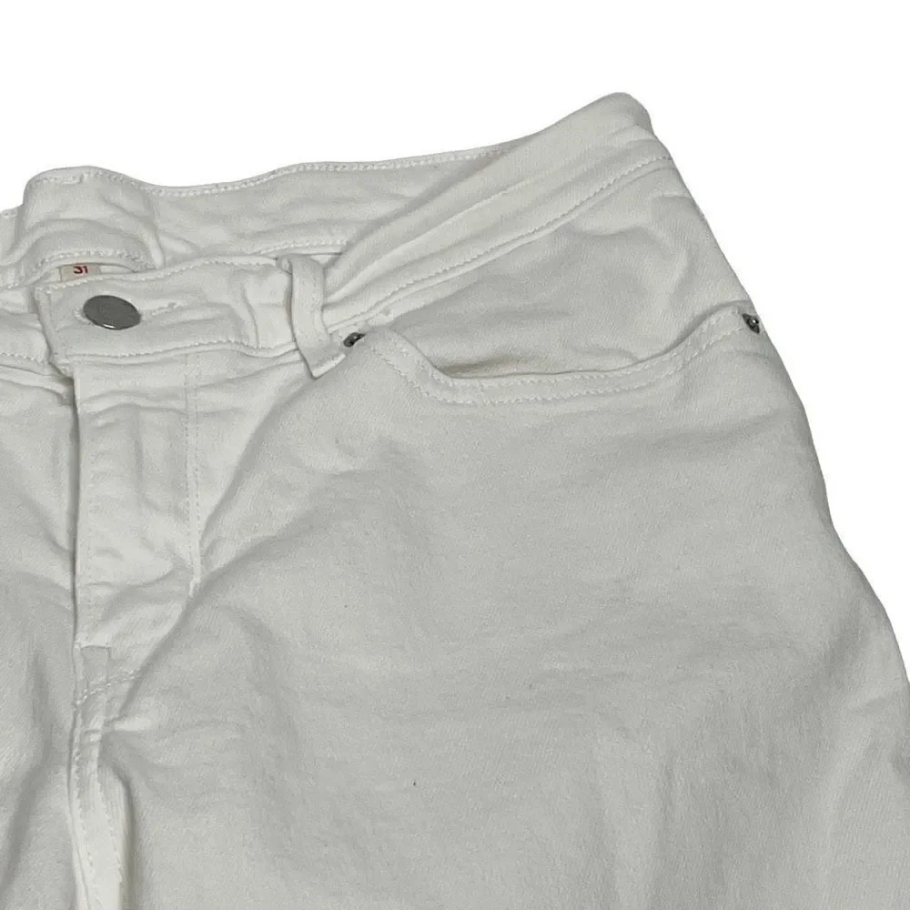 Levi’s vintage 90’s white Bermuda shorts size 31